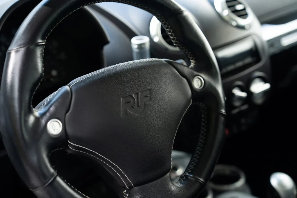 Volkswagen New Beetle Turbo S: El escarabajo que soñaba con ser 911 y RUF lo hizo posible 20 Motor16 2002 RUF Volkswagen Beetle Turbo S 16 Motor16