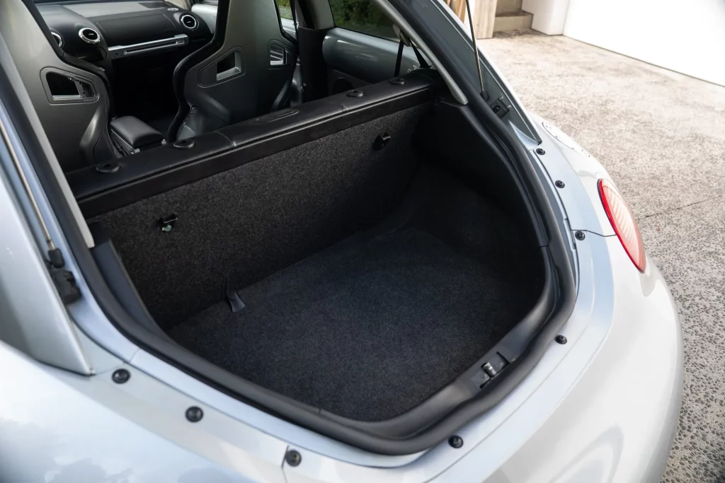 Volkswagen New Beetle Turbo S: El escarabajo que soñaba con ser 911 y RUF lo hizo posible 28 Motor16 2002 RUF Volkswagen Beetle Turbo S 24 Motor16