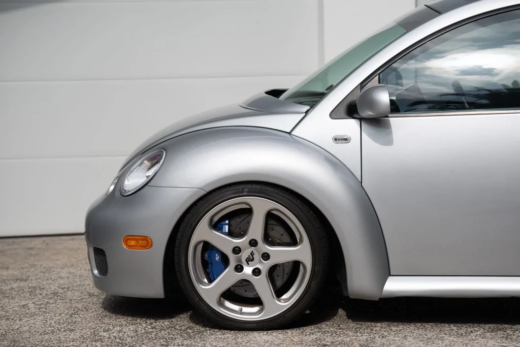 Volkswagen New Beetle Turbo S: El escarabajo que soñaba con ser 911 y RUF lo hizo posible 2 Motor16 2002 RUF Volkswagen New Beetle Turbo S. Imagen llanta.