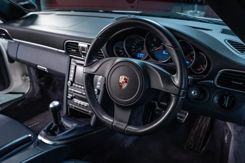 2010 Porsche 911 Carrera S. Imagen interior.