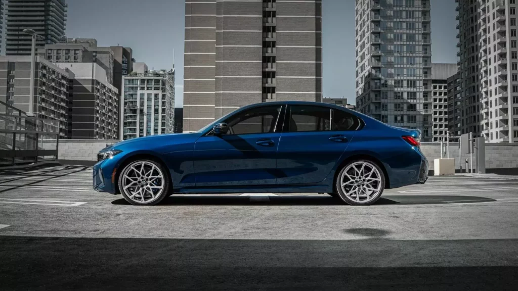 Si quieres uno de estos BMW M340i xDrive que vas a tener que mudar a 6.000 kilómetros 12 Motor16 2025 BMW M340i xDrive 50 Jahre Edition Canada 16 Motor16