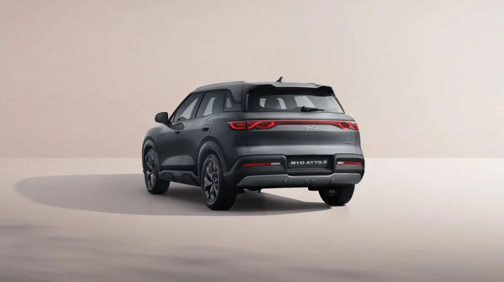 BYD ATTO 2 Comfort: Mucho más que una batería más grande para llegar más lejos 1 Motor16 2025 BYD ATTO 2 Comfort. Imagen trasera.