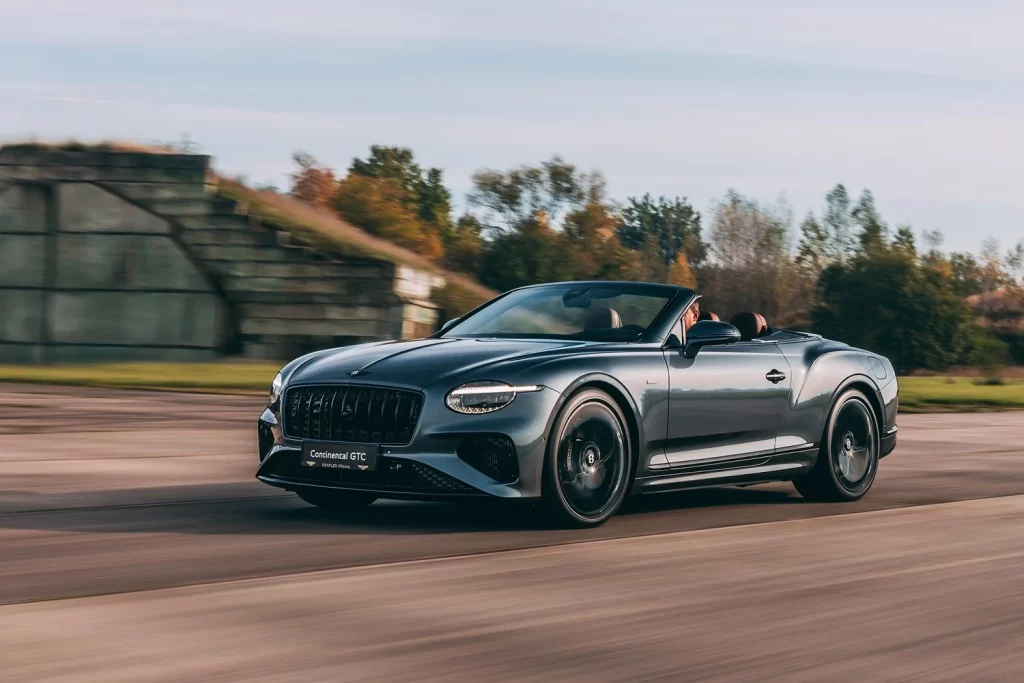 La Czech Squadron Collection con la que Bentley Praga homenajea a los héroes de la RAF 2 Motor16 2025 Bentley Czech Squadron. Praga. Imagen GT Convertible.