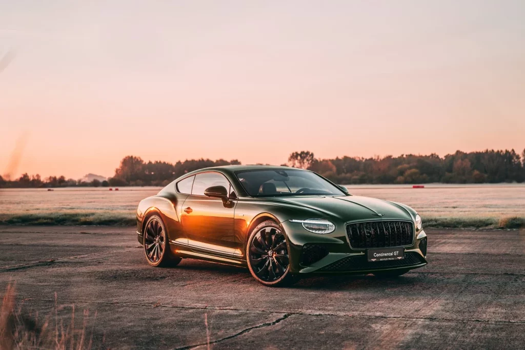 La Czech Squadron Collection con la que Bentley Praga homenajea a los héroes de la RAF 4 Motor16 2025 Bentley Czech Squadron. Praga. Imagen Continental GT.