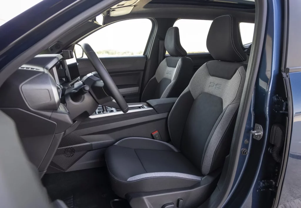 2025 Comparativa Bigster-EV3. Foto asientos Dacia.