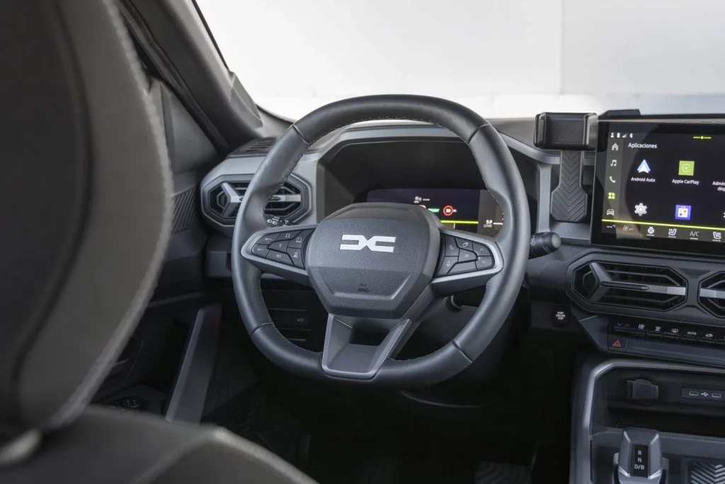 2025 Dacia Bigster compa Kia 4 Motor16