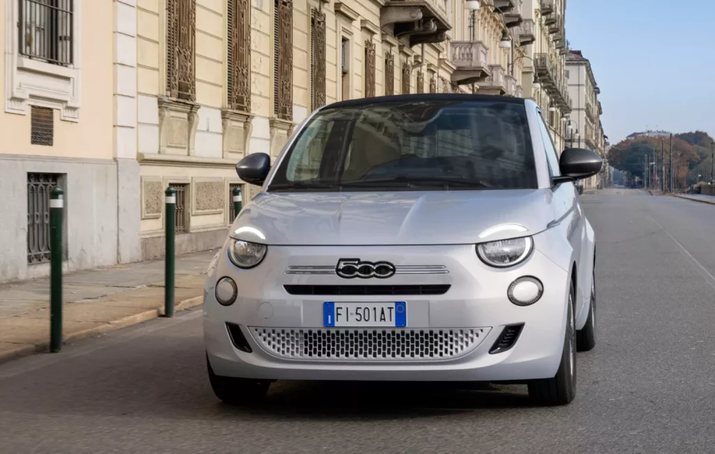 El Fiat 500 Ibrida te hará tomarte la vida sin prisas 22 Motor16 2025 Fiat 500 Ibrida 10 Motor16
