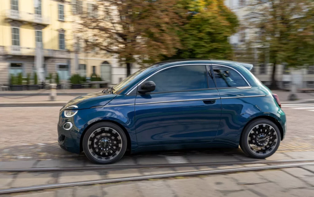 El Fiat 500 Ibrida te hará tomarte la vida sin prisas 17 Motor16 2025 Fiat 500 Ibrida 6 Motor16