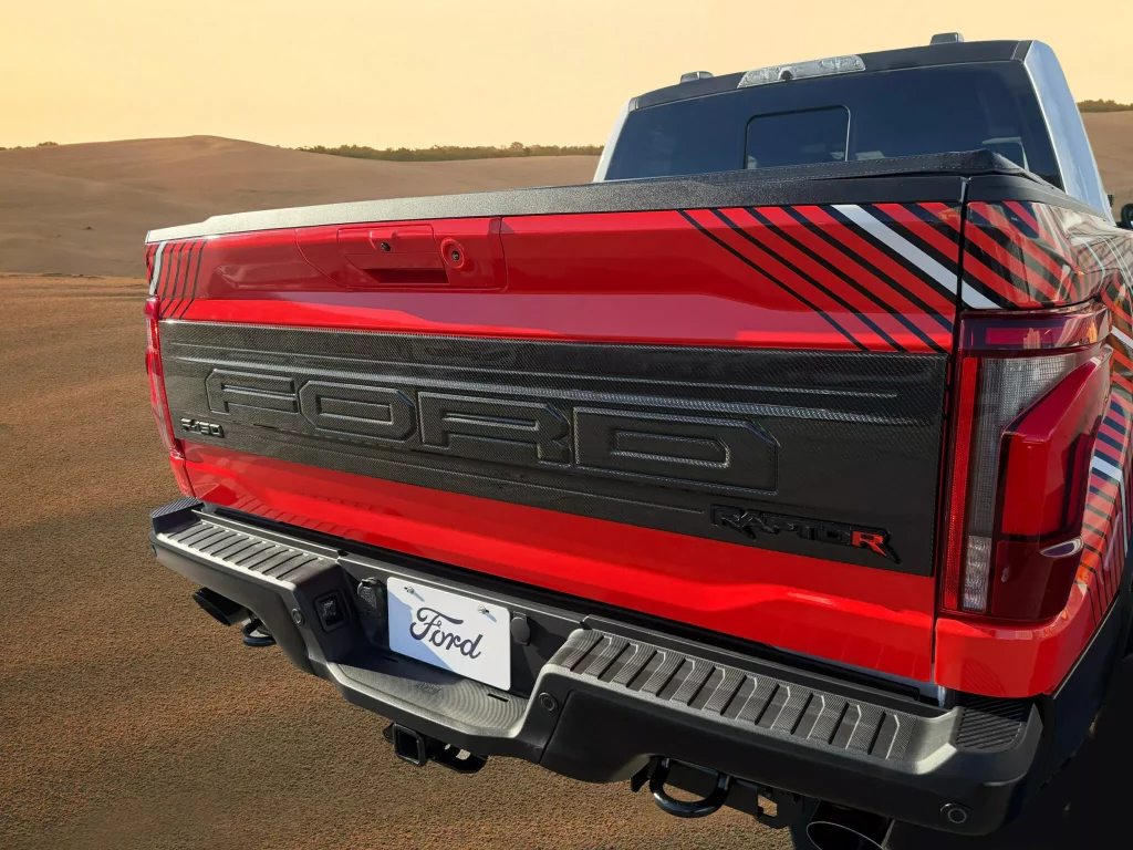 Los 720 CV del F-150 Raptor R no eran suficientes y Ford Performance lo sabía 3 Motor16 2025 Ford F-150 Raptor R. SEMA. Imagen detalle.