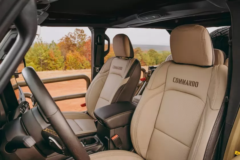 2025 Fox Jeep Wrangler Commando 392. Imagen interior.