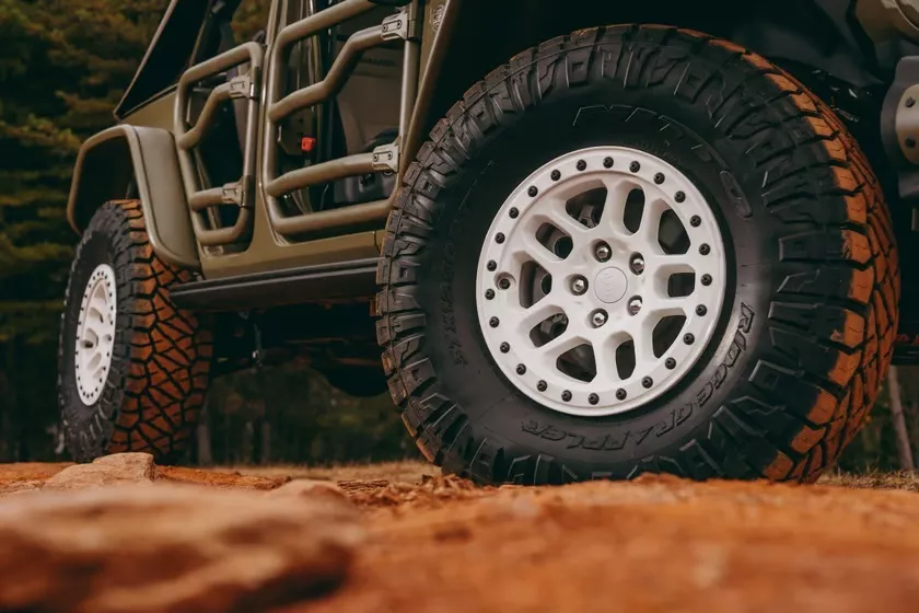 2025 Fox Jeep Commando 392. Imagen detalle.