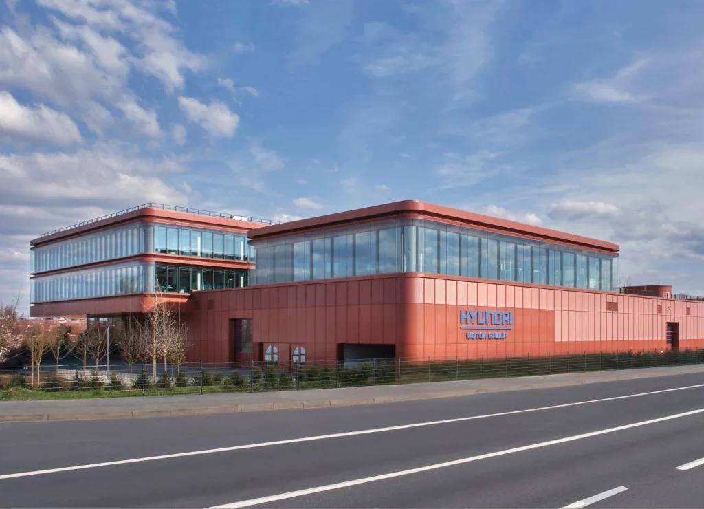 El 'laboratorio' que Hyundai Motor Group tiene en Alemania crece para crear vehículos aún mejores 1 Motor16 2025 HMETC Square Campus Hyundai. Imagen exterior.