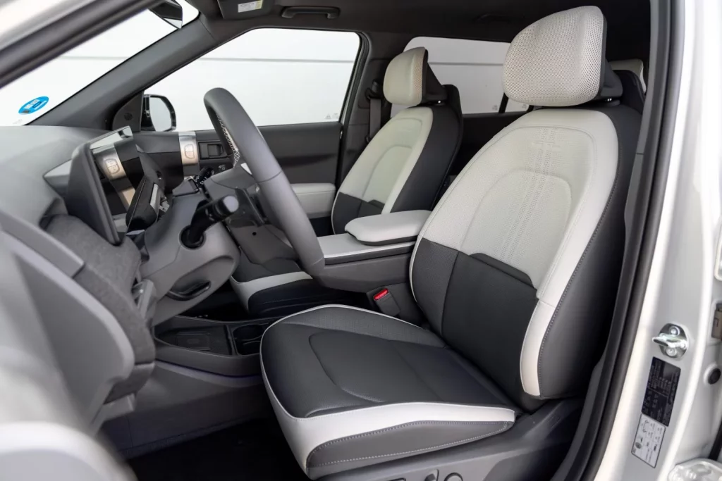 2025 Comparativa Bigster-EV3. Foto asientos Kia.