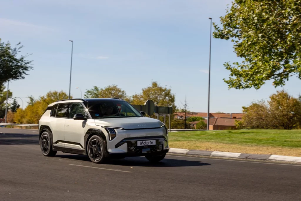 2025 Kia EV3 Compa Dacia 19 Motor16
