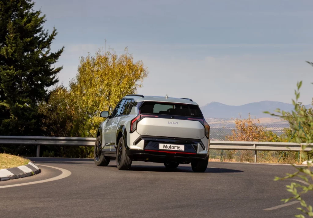 2025 Comparativa Bigster-EV3. Foto movimiento trasera Kia.