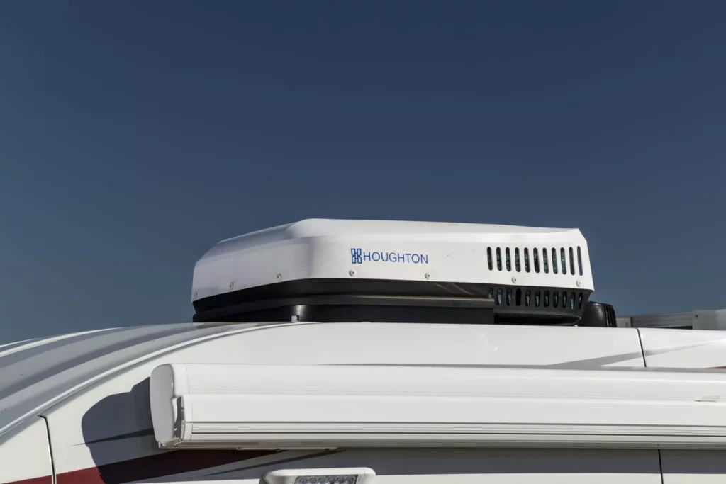 LDV Deliver 9 Camper: la camper china que pone en jaque a las europeas (y por la mitad de precio) 16 Motor16 2025 LDV Deliver 9 Campervan 11 Motor16