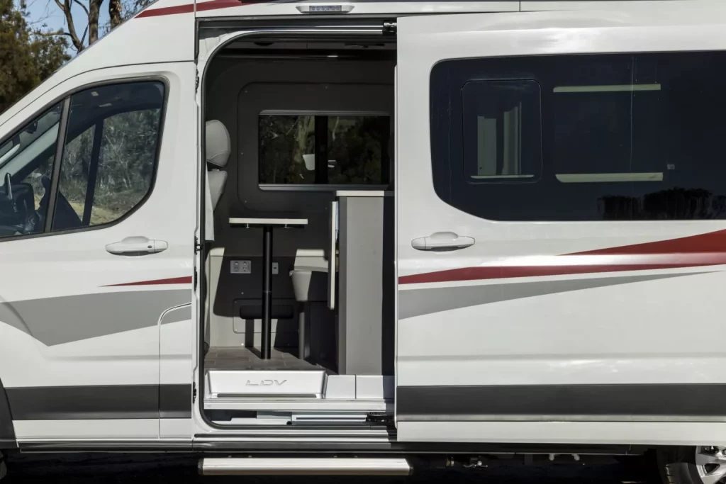 LDV Deliver 9 Camper: la camper china que pone en jaque a las europeas (y por la mitad de precio) 20 Motor16 2025 LDV Deliver 9 Campervan 15 Motor16