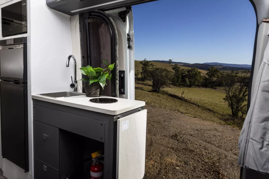 LDV Deliver 9 Camper: la camper china que pone en jaque a las europeas (y por la mitad de precio) 29 Motor16 2025 LDV Deliver 9 Campervan 24 Motor16