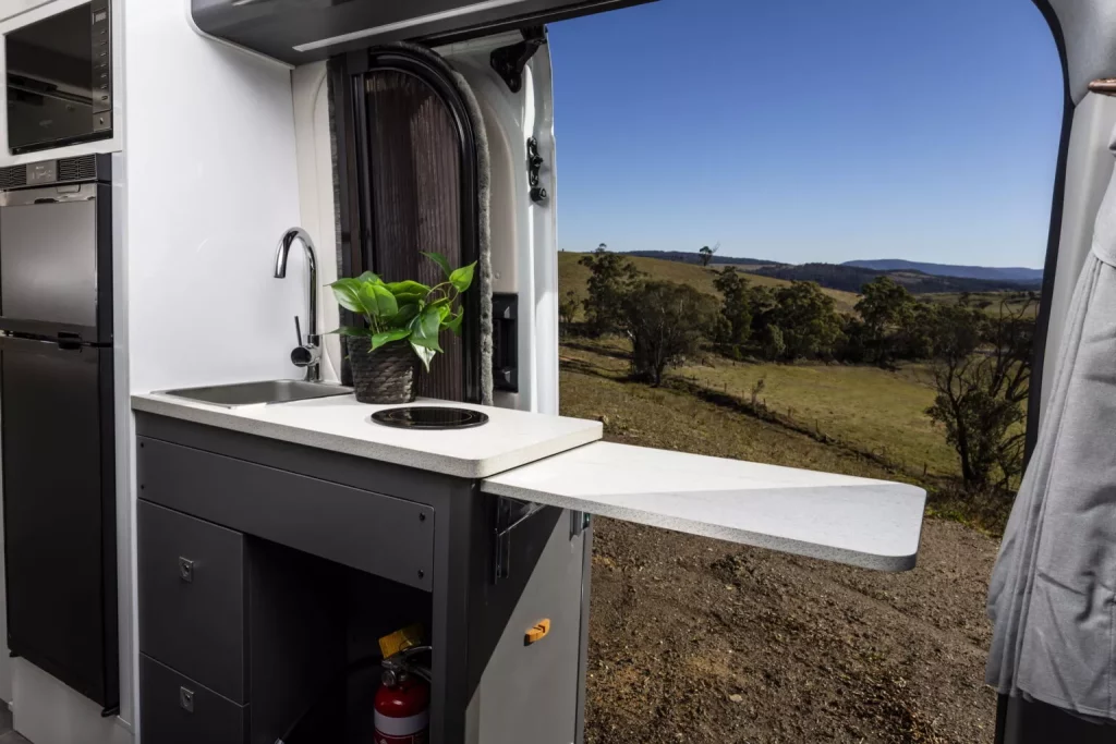 LDV Deliver 9 Camper: la camper china que pone en jaque a las europeas (y por la mitad de precio) 30 Motor16 2025 LDV Deliver 9 Campervan 25 Motor16