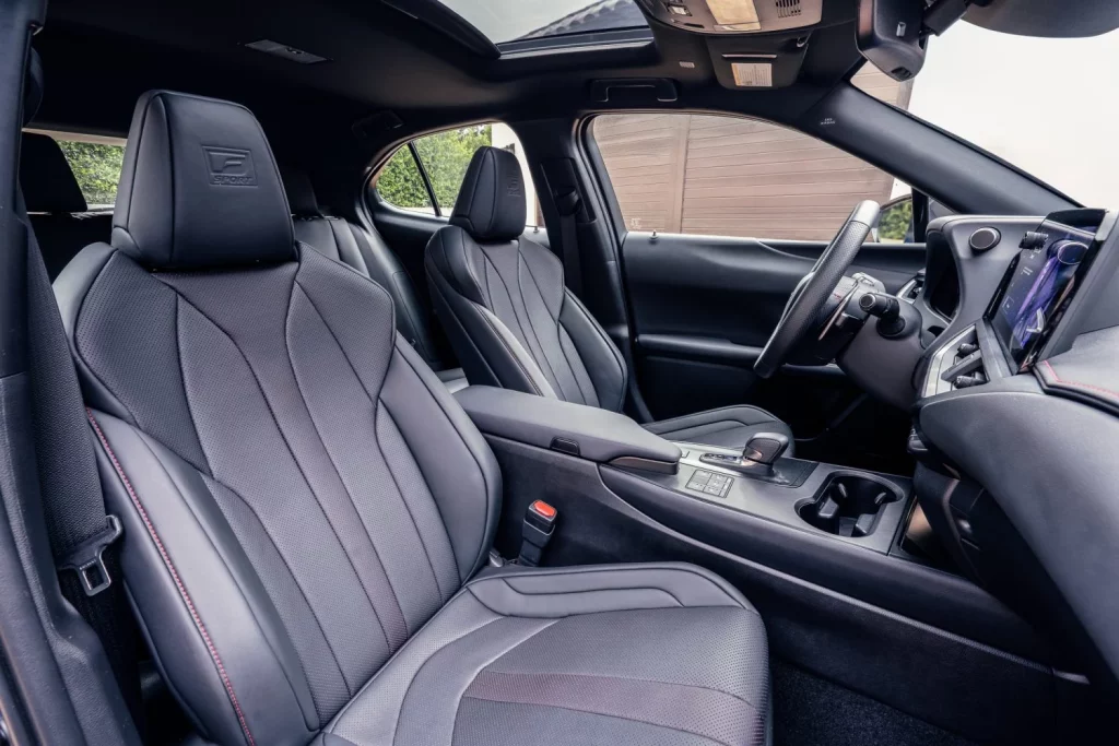 El Lexus UX sigue poniéndose guapo siete años después de su debut oficial 19 Motor16 2025 Lexus UX 300h USA 13 Motor16