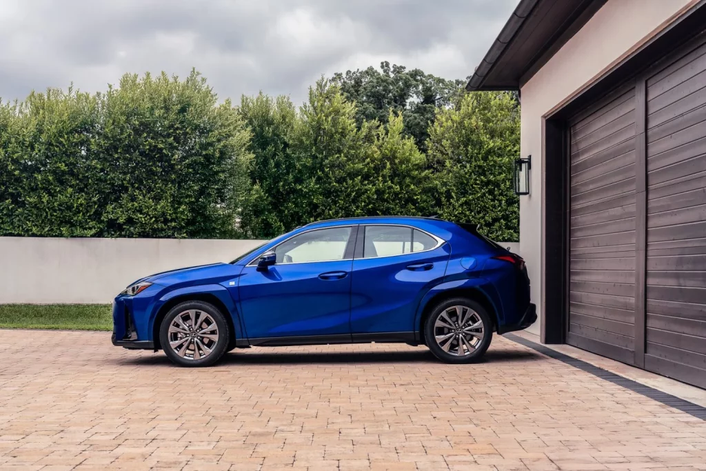 El Lexus UX sigue poniéndose guapo siete años después de su debut oficial 8 Motor16 2025 Lexus UX 300h USA 17 Motor16