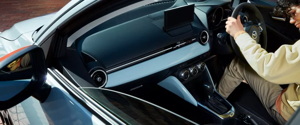 2025 Mazda2 Japon 11 Motor16