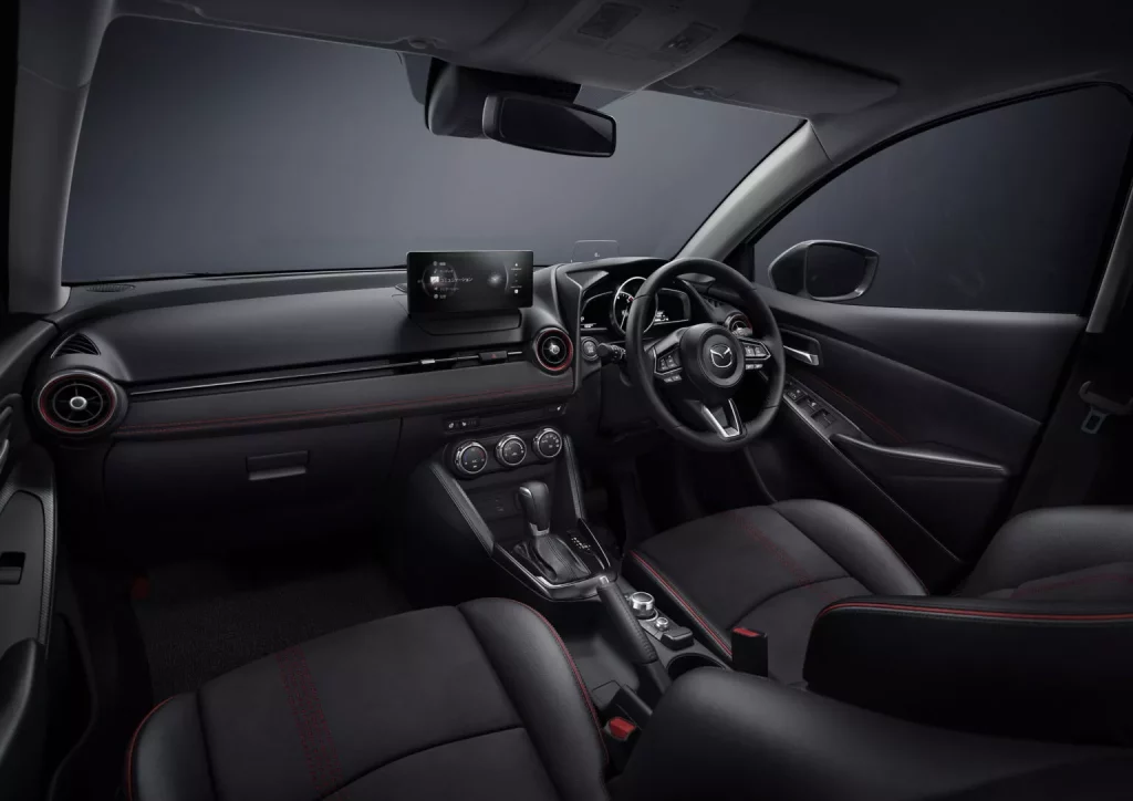 2025 Mazda2. Japón. Imagen interior.