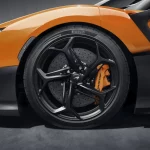 Pirelli firma los impresionantes ‘zapatos’ que utiliza el McLaren W1, la última joya de Woking