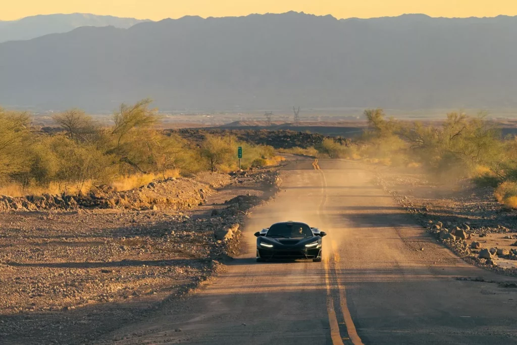 Pirelli firma los impresionantes 'zapatos' que utiliza el McLaren W1, la última joya de Woking 3 Motor16 2025 McLaren W1 Test Arizona 2 Motor16