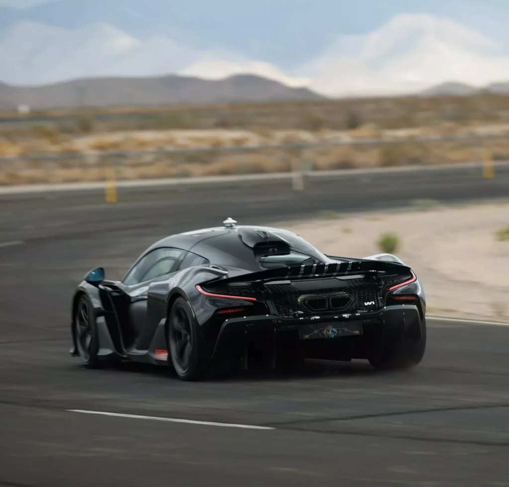 McLaren envía dos 'mulas' de su imponente W1 a tostarse al sol de Arizona 8 Motor16 2025 McLaren W1 Test Arizona 4 Motor16