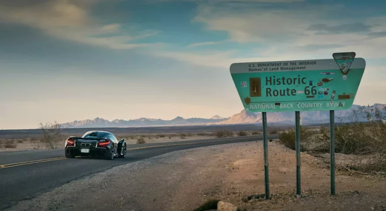 McLaren envía dos ‘mulas’ de su imponente W1 a tostarse al sol de Arizona