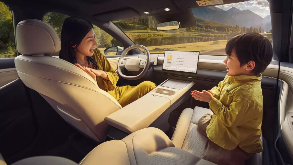 Nissan N6: La berlina '0 emisiones' que se vende en China a mitad de precio de un Juke 1 Motor16 2025 Nissan N6 PHEV. Imagen interior.