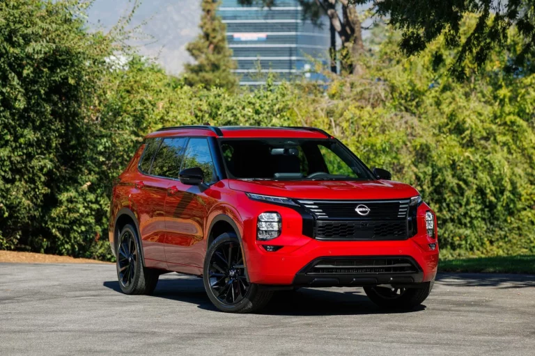 El Nissan más Mitsubishi de la historia es este Rogue PHEV que llega a Estados Unidos