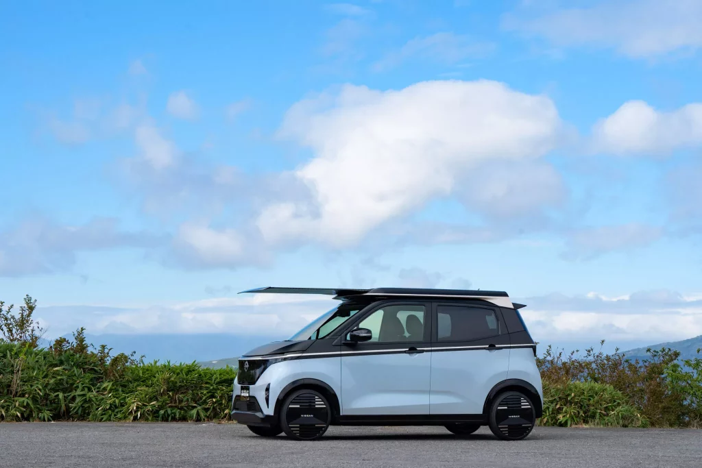 2025 Nissan Sakura Ao-Solar. Imagen exterior.