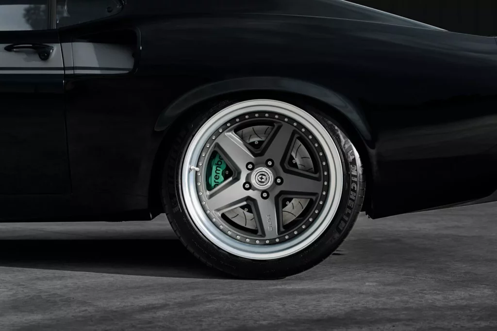 El mejor restomod de un Ford Mustang Fastback se llema Kingpin y lo ha creado Ringbrothers. No hay discusión 24 Motor16 2025 Ringbrother Mustang Mach 1 Kingpin 16 Motor16