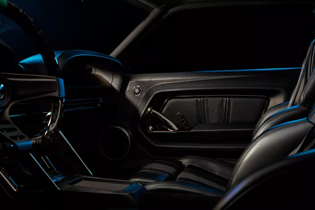 El mejor restomod de un Ford Mustang Fastback se llema Kingpin y lo ha creado Ringbrothers. No hay discusión 34 Motor16 2025 Ringbrother Mustang Mach 1 Kingpin 32 Motor16