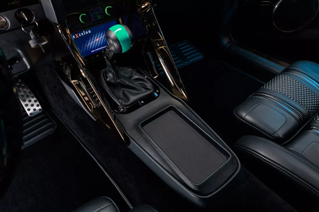 El mejor restomod de un Ford Mustang Fastback se llema Kingpin y lo ha creado Ringbrothers. No hay discusión 35 Motor16 2025 Ringbrother Mustang Mach 1 Kingpin 33 Motor16