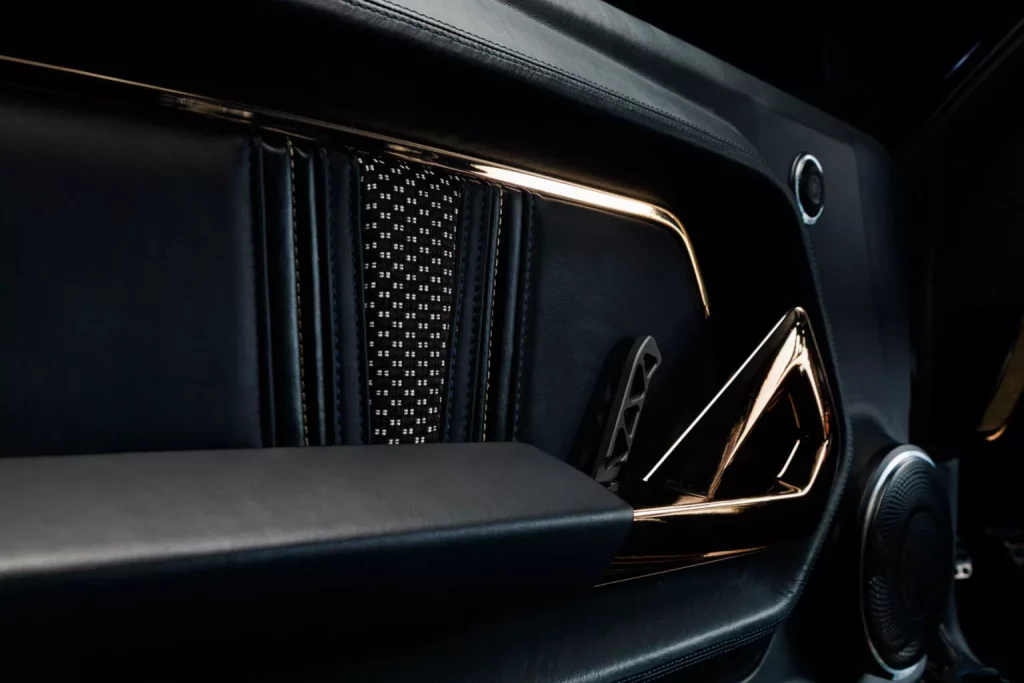 El mejor restomod de un Ford Mustang Fastback se llema Kingpin y lo ha creado Ringbrothers. No hay discusión 39 Motor16 2025 Ringbrother Mustang Mach 1 Kingpin 37 Motor16