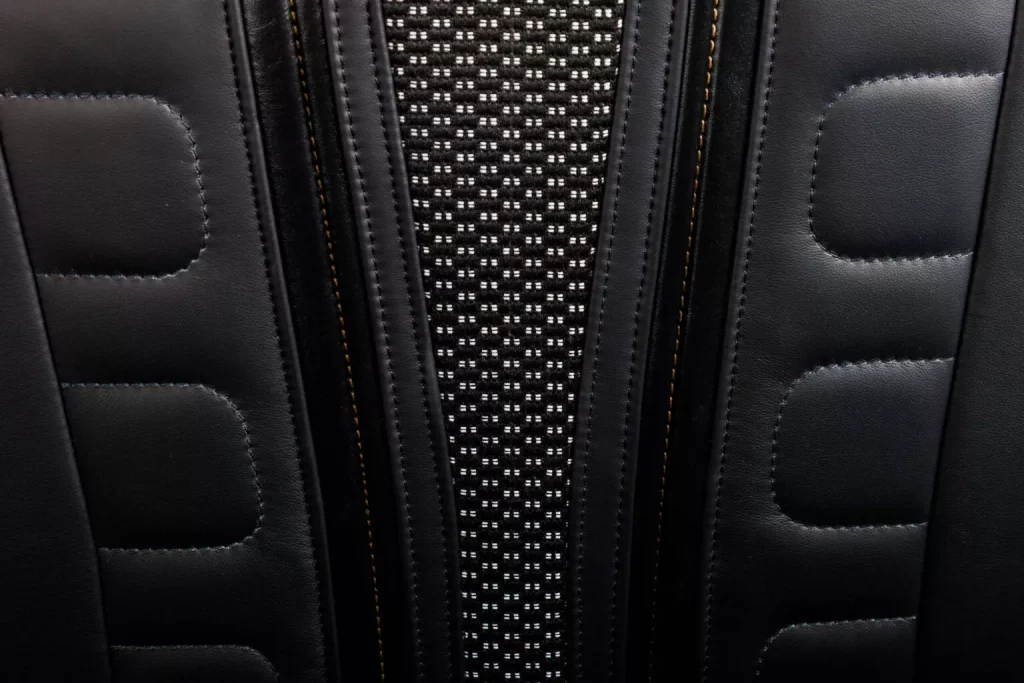 El mejor restomod de un Ford Mustang Fastback se llema Kingpin y lo ha creado Ringbrothers. No hay discusión 40 Motor16 2025 Ringbrother Mustang Mach 1 Kingpin 38 Motor16