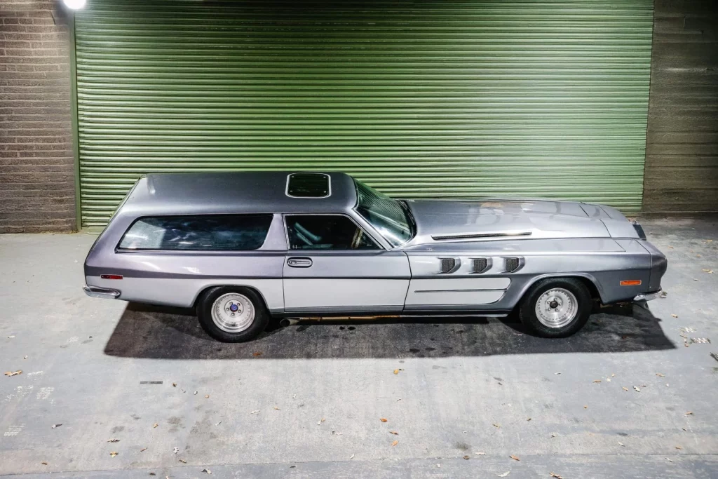 The Beast: El Rolls-Royce 'de palo' que encierra 27 motores 1.0 EcoBoost sale a subasta 1 Motor16 2025 The Beast. Imagen lateral.