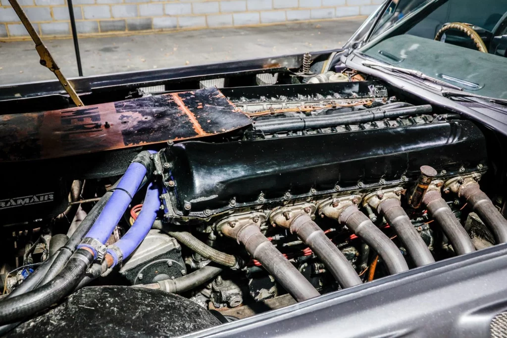 The Beast: El Rolls-Royce 'de palo' que encierra 27 motores 1.0 EcoBoost sale a subasta 21 Motor16 2025 Rolls Royce The Beast V12 18 Motor16