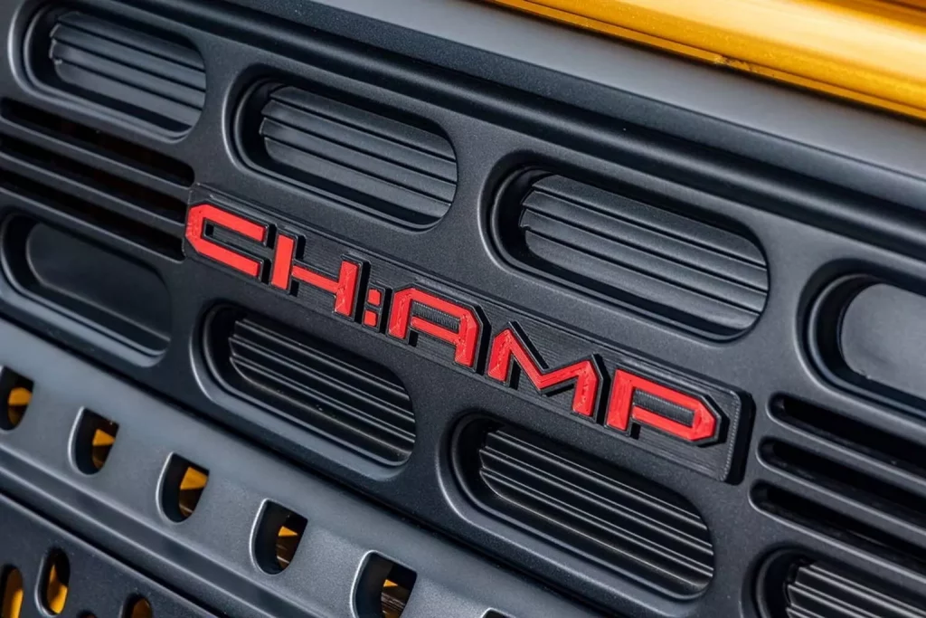 2025 Suzuki Jimny Toyota Hilux Champ Garage ill 9 Motor16