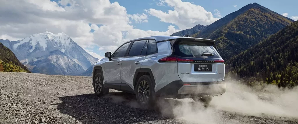 Los Toyota RAV4 que se venden en China molan más y cuestan como un Aygo 2 Motor16 2025 Toyota GAC Wildlander. RAV4. Imagen trasera.