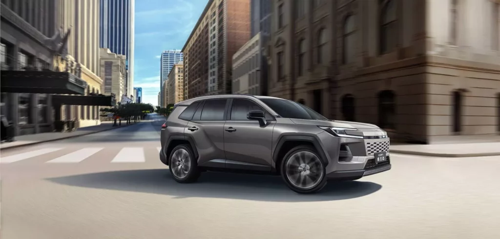 Los Toyota RAV4 que se venden en China molan más y cuestan como un Aygo 11 Motor16 2025 Toyota GAC Wildlander 8 Motor16