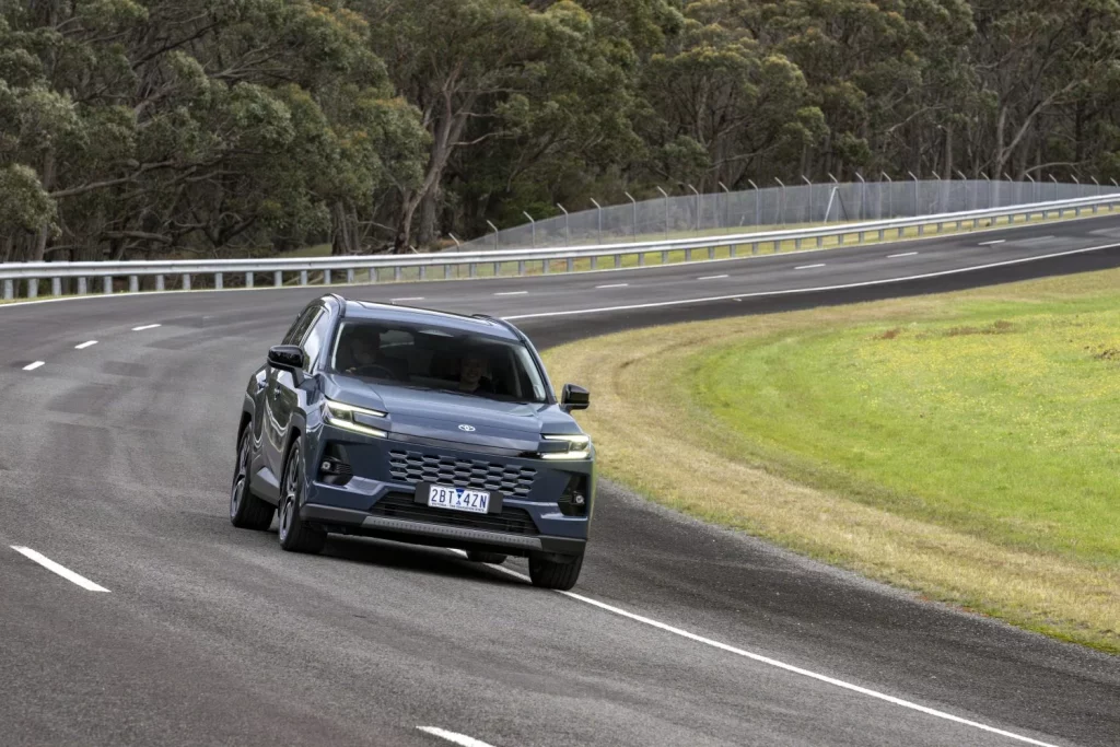 2025 Toyota RAV4 Australia 9 Motor16