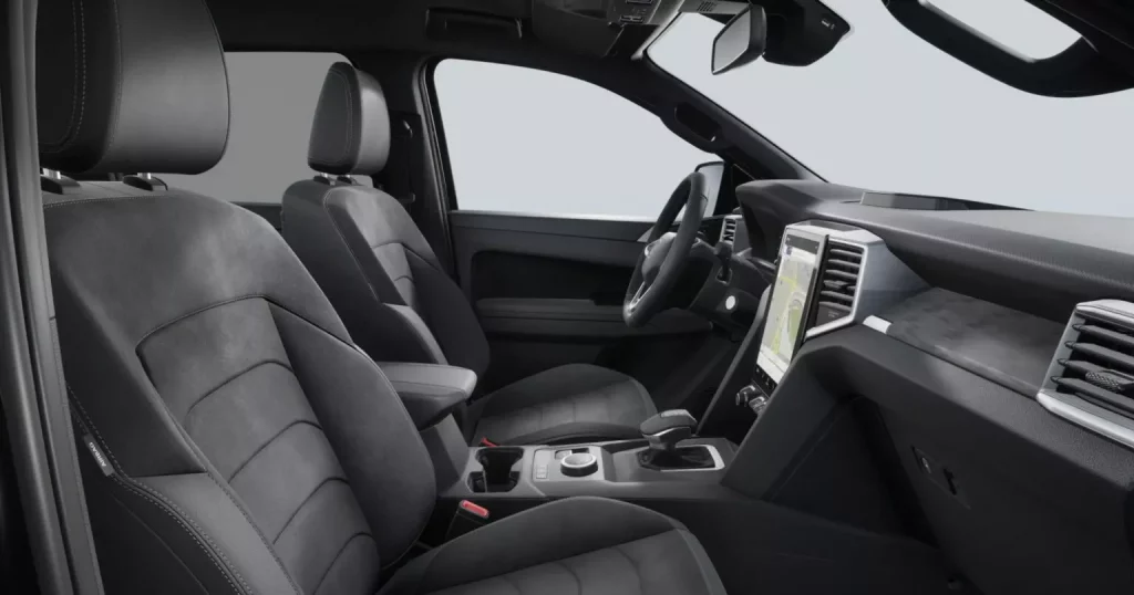 Dark Label: El Volkswagen Amarok saca su lado oscuro y 241 CV a precio de oro 24 Motor16 2025 Volkswagen Amarok Dark Label 10 Motor16