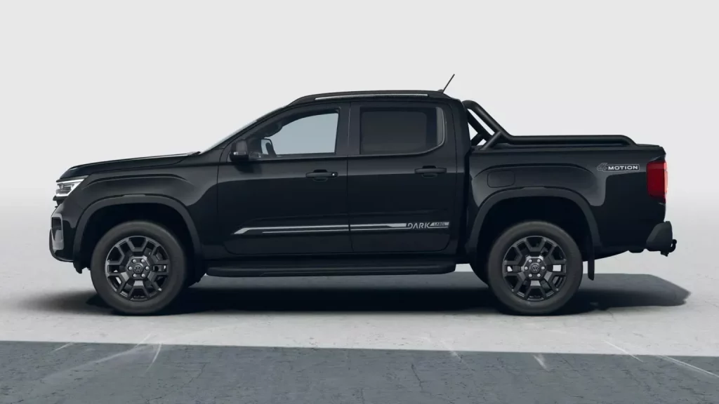 Dark Label: El Volkswagen Amarok saca su lado oscuro y 241 CV a precio de oro 8 Motor16 2025 Volkswagen Amarok Dark Label 15 Motor16