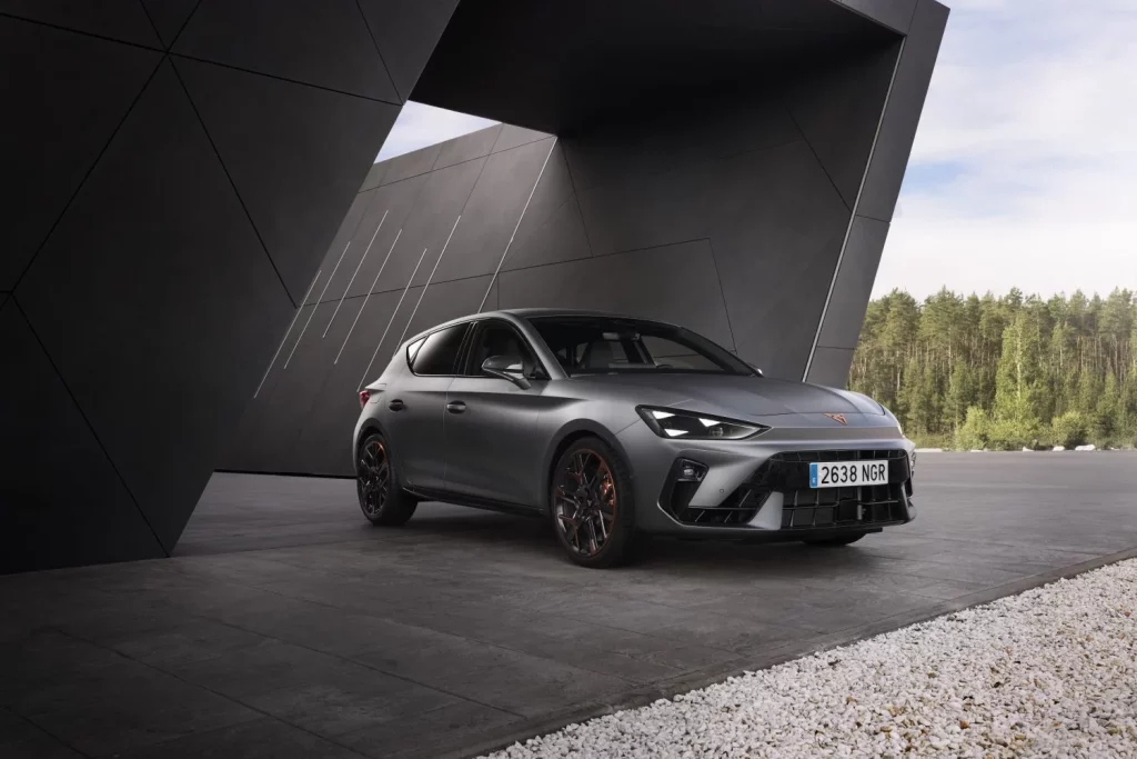 CUPRA León VZ: Un compacto tan emocionante como efectivo 5 Motor16 2025 cupra leon vz 1 Motor16