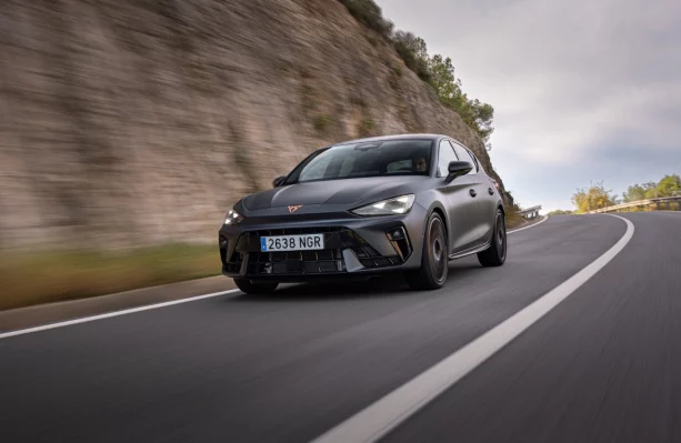 CUPRA León VZ: Un compacto tan emocionante como efectivo 13 Motor16 2025 cupra leon vz 10 Motor16