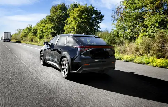 La carretera soñada por tu coche eléctrico está en Francia y esconde cientos de Supercharged bajo el asfalto 6 Motor16 2025 electreon carga carretera 2 Motor16